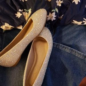 Women's NEW Flats Size 7. Rhinestones